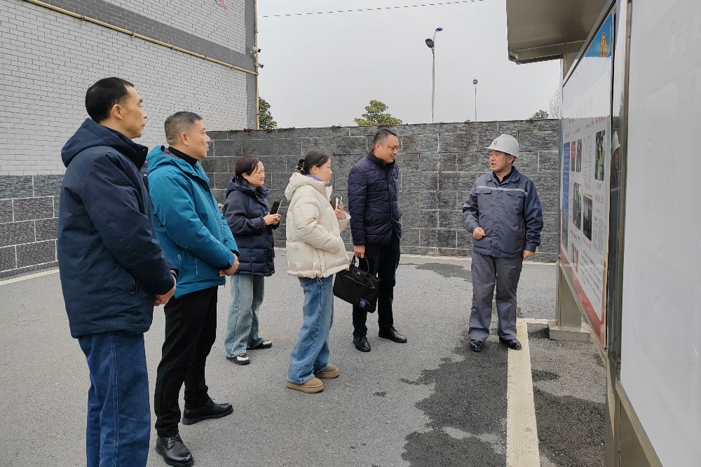 襄州区工会到湖北万柯公司交流学习工会民管工作.jpg